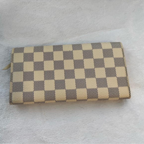White checkered, Louis Vuitton wallet - Picture 4 of 8